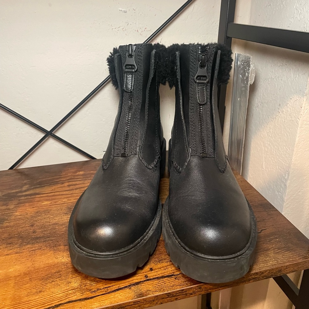 UGG Women's Snow Boot